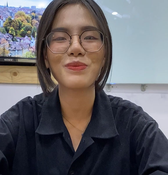 A kl escort girl with glasses and a black shirt.